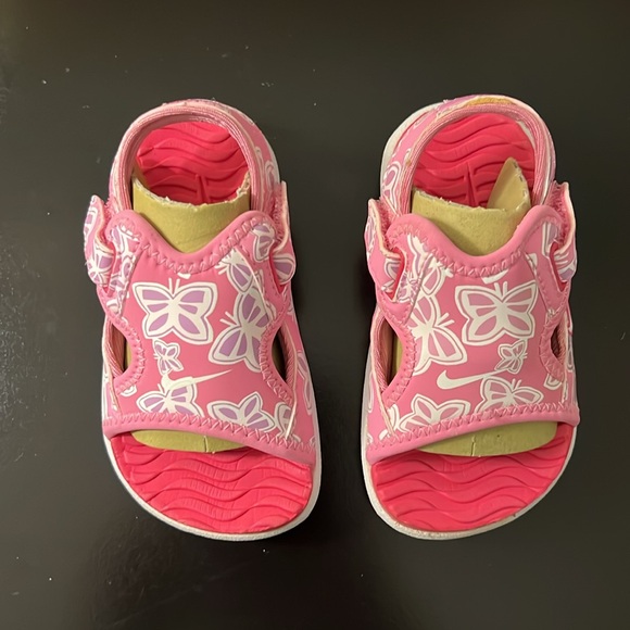 Nike Gift Set- Butterfly Sandals & Towel - Picture 9 of 16